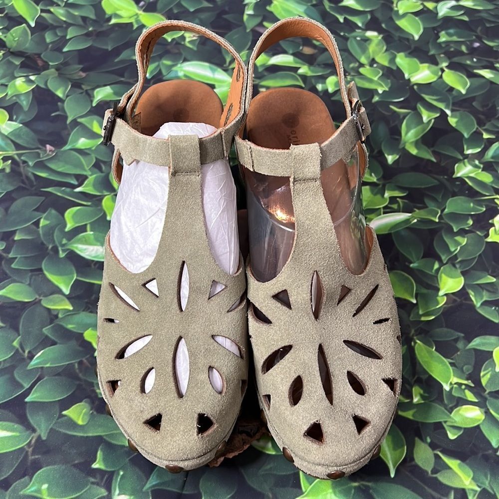 * Eric Michael green suede eyelet stud detail clog style heels - Picture 7 of 12